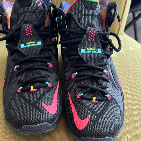 Nike LeBron 12 684593-068 Data Vintage Black Basketball Sneakers Men's Sz 9 US.